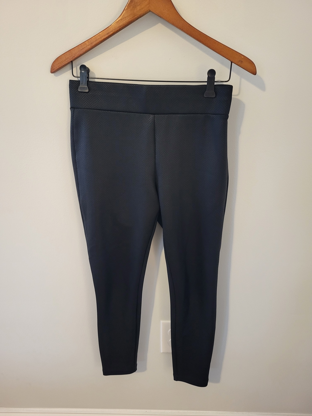 LOFT Black Ponte Knit Ankle Pants